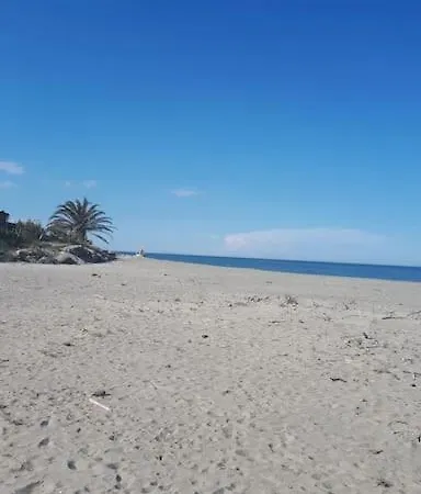 Avec Piscine Chauffee Entre Terre Et Villa