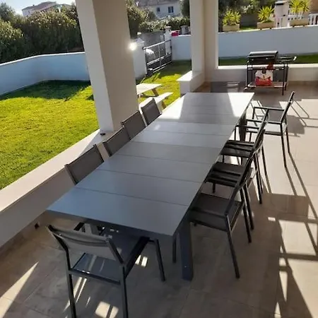 Avec Piscine Chauffee Entre Terre Et *